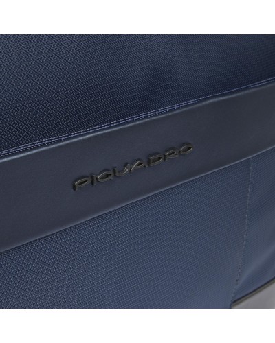 Custodia in pelle e tessuto porta pc con manici a scomparsa e tasca Piquadro