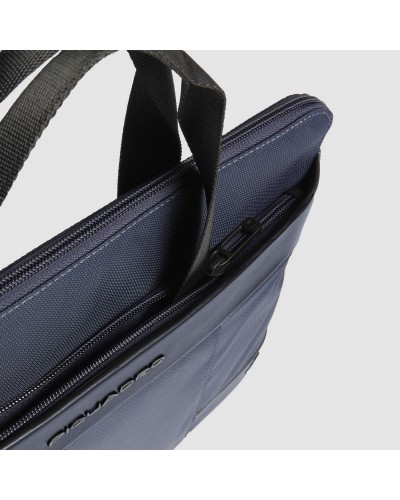 Custodia in pelle e tessuto porta pc con manici a scomparsa e tasca Piquadro